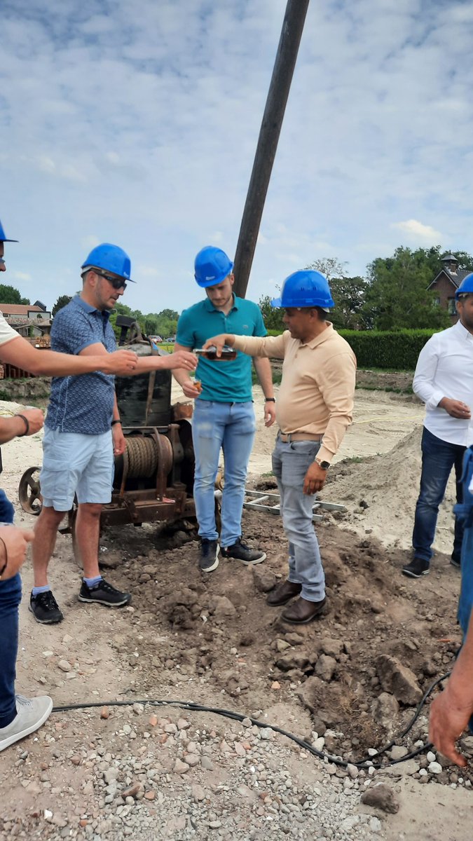 Weboma's tweet photo. Zojuist de officiële handeling bij project Het Uithofje in Den Haag met kopers en projectbetrokkenen! https://t.co/sBc4cmtO0R