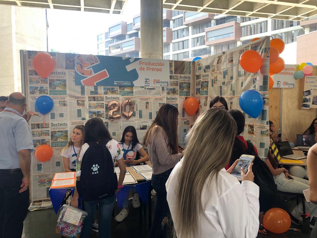 SextanteD's tweet photo. #PeriodismoUniversitario #SextanteDigital #Exposextante
La feria va desde las 8:00 am hasta las 5:00 pm 🕔del día de hoy en la plazoleta principal, donde estarán los expositores 🤵♂️🤵♀️de los diferentes niveles del componente de periodismo📰. ¡Anímate a acompañarnos! 🙌🏻 https://t.co/zc3eKOT1Z5