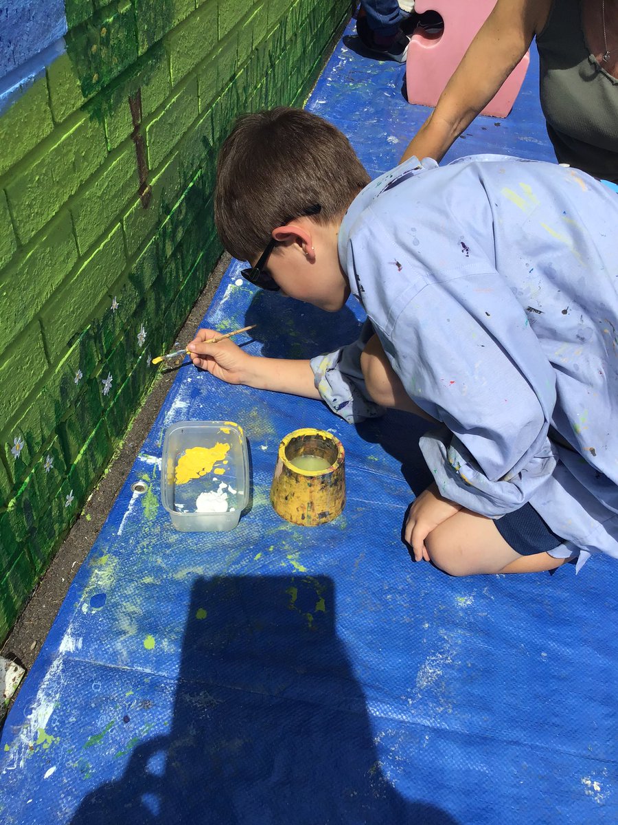 Year 4 have had a great day painting the mural in the sunshine 🌞 #Bishoptonmural #BishoptonYear4