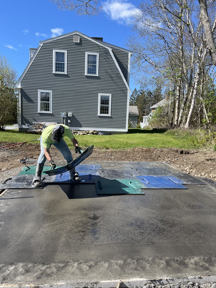 CreteExpert's tweet image. Who else loves pouring with a view? ☀️🌊 #everythingaboutconcrete #mikedayconcrete #stampconcrete