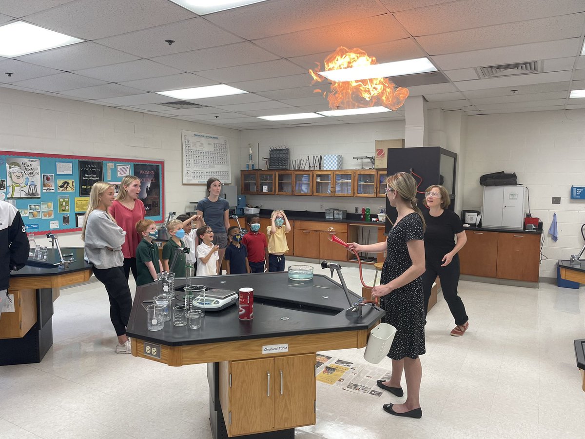 MsFusinaChem's tweet photo. It was so fun having @SSSASsaints #BookBuddies visit the chemistry labs today! Wonder and amazement was seen by both kindergarteners and seniors alike #SaintsScience https://t.co/hTrdpNTBEZ