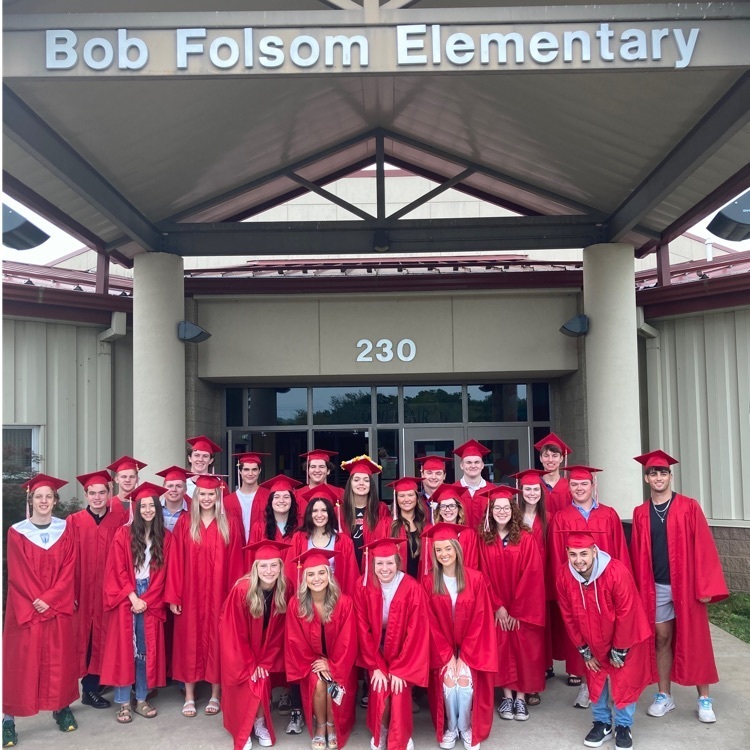 farmcards's tweet photo. Congratulations to all of the Farmington 2022 graduates! We loved seeing our Folsom Alumni here today. We will always be cheering you on! SO PROUD!❤️
#cardstudentsateworthit
#ESED https://t.co/02WZHRCte9