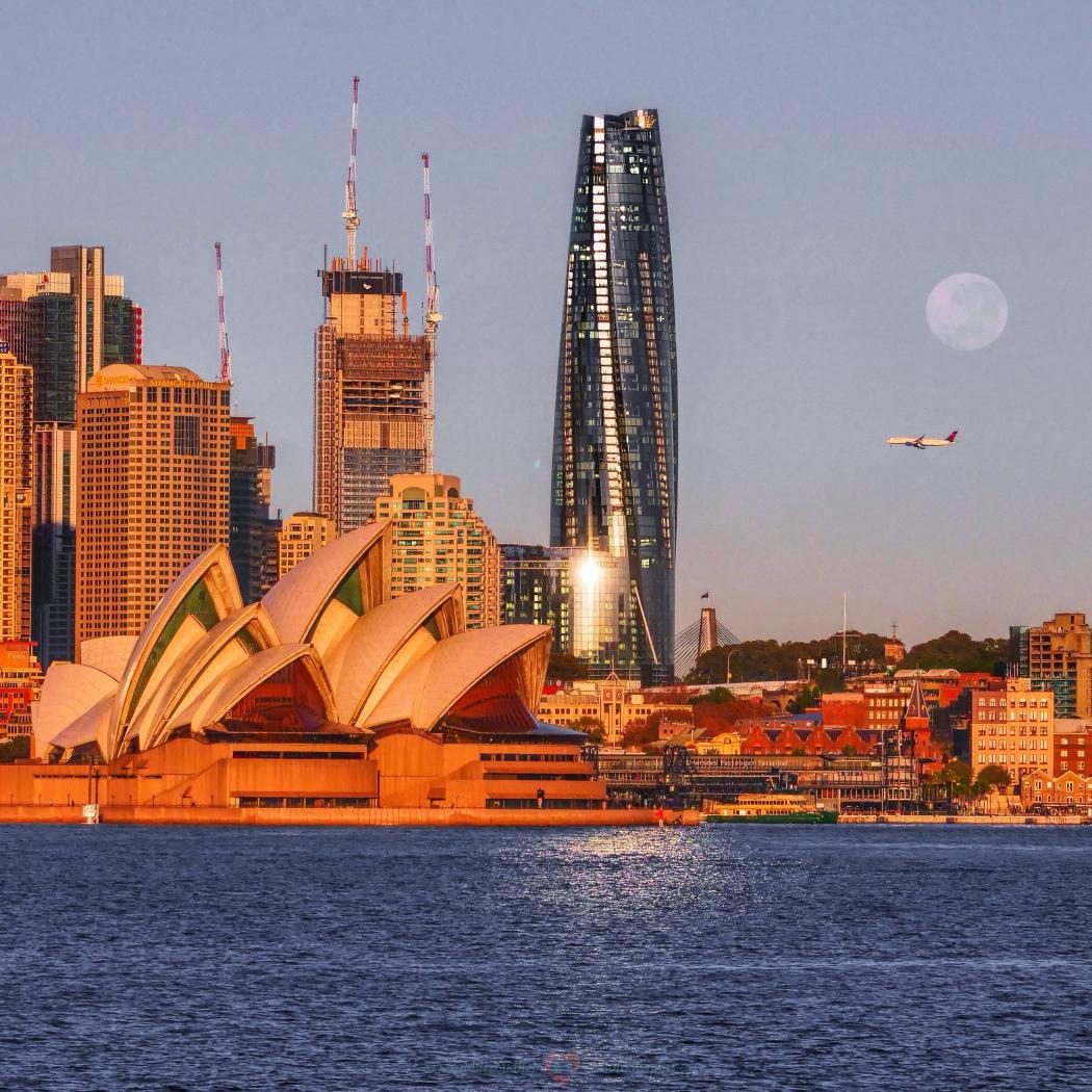 RobbieSydneyP's tweet photo. Fly ✈️ Me To The Moon 🌕
The Supermoon setting over Sydney Harbour yesterday.
@SydOperaHouse #sydneyoperahouse #ABCmyphoto #weatherzone @BOM_au @ausgeo @NatGeoPhotos #lumixg9 #yourshotphotographer #FullMoon https://t.co/KAJ2o21rcz
