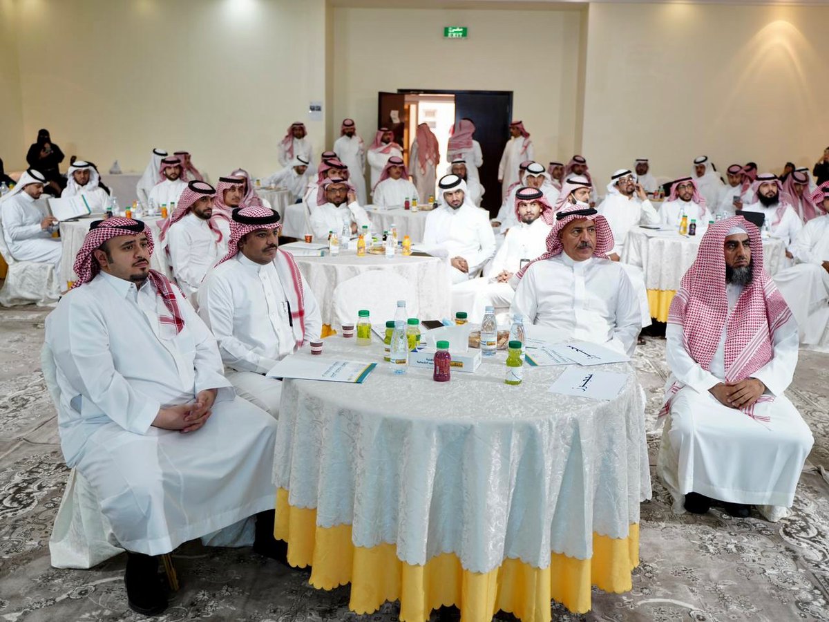 EalamNorth's tweet photo. رحب مدير عام فرع الموارد البشريه والتنميه الاجتماعيه بمنطقة #الحدود_الشمالية بجميع المشاركين في #ملتقى_الجمعيات_الأهلية_بالحدود_الشمالية 
مؤكداً أن اللقاء يأتي ضمن توجيهات صاحب السمو الملكي الأمير فيصل بن خالد بن سلطان بن عبدالعزيز #أمير_الحدود_الشمالية https://t.co/DGK7z61UOU
