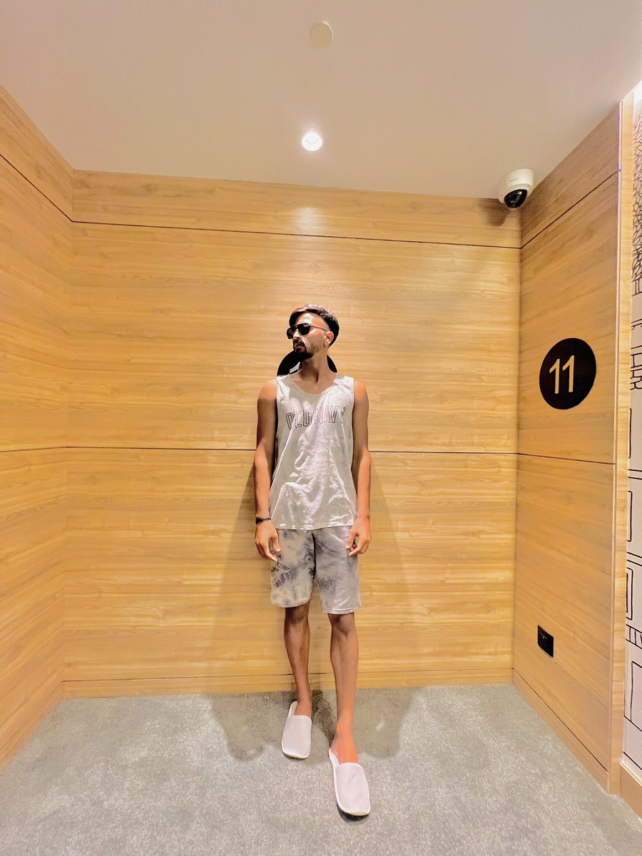 Don't live your life to please others🥂