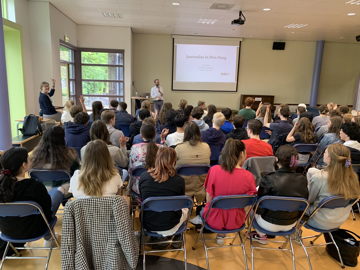 Wat een leuk en interessant bezoek van NRC-journalist <a href="/PhilipDeWW/">Philip de Witt Wijnen</a> aan onze 5e klas!