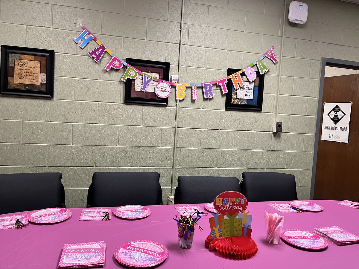 MrsWarrenCVHS's tweet photo. Yesterday was full of celebrations. Congrats to our College Partnership Program Seniors who are off to college soon and thank you Student Services for the 4th quarter birthday treats. https://t.co/mEABwjPOpt