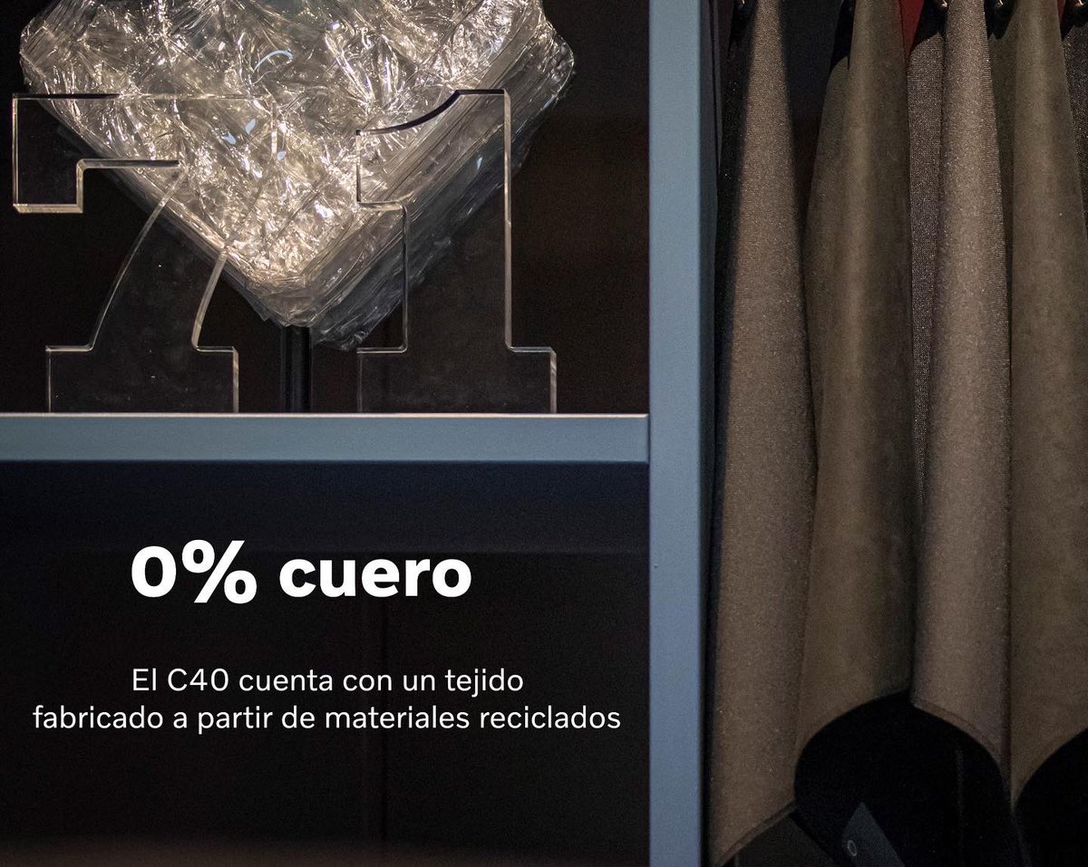 ditevo_madrid's tweet photo. El Volvo C40 100% eléctrico y con un interior compuesto por materiales reciclados. Puedes verlo en Ditec Tibermotor #tuconcesionariovolvo #ditectibermotor #volvomadrid #reciclaje #sostenible #plan2040 https://t.co/PDZ5ecF97r