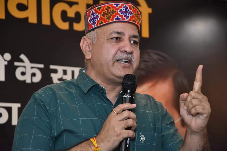 हिमाचल के नागरिकों से बात करके जाना कि 5 साल में BJP ने किस हद तक शिक्षा व्यवस्था का सत्यानाश किया है।

सैकड़ो सरकारी स्कूल बंद करके महंगे प्राइवेट स्कूल खड़े कर दिए हैं। 47% कॉलेजेस में प्रिंसिपल नही और 8500 स्कूल में सिर्फ एक-दो शिक्षक है। 2 लाख बच्चों ने सरकारी स्कूल छोड़ दिए