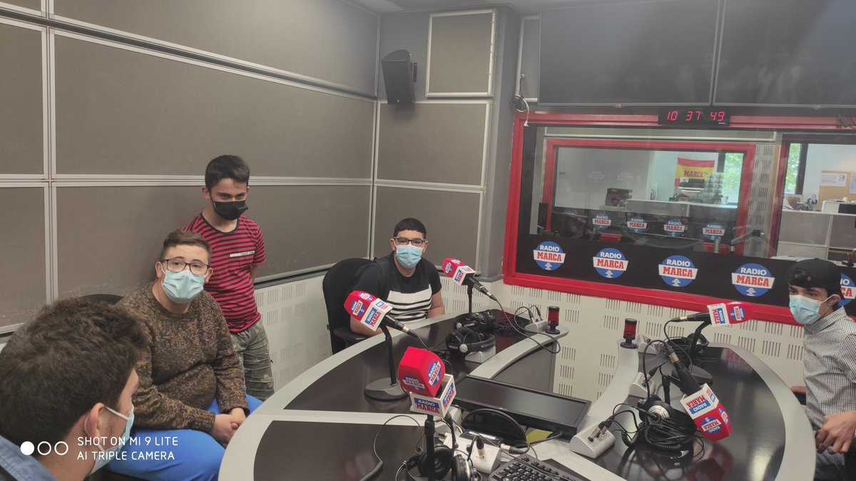 apsamadrid's tweet photo. El Colegio APSA ha recogido la Mención Especial en la categoría "Alimentación" otorgada por el "Programa Educativo #CuidatePlus en Salud".
El pasado viernes visitamos las instalaciones de @RadioMARCA
¡Una auténtica experiencia!
¡Muy agradecidos por el reconocimiento! https://t.co/3jVrS3K0Tg