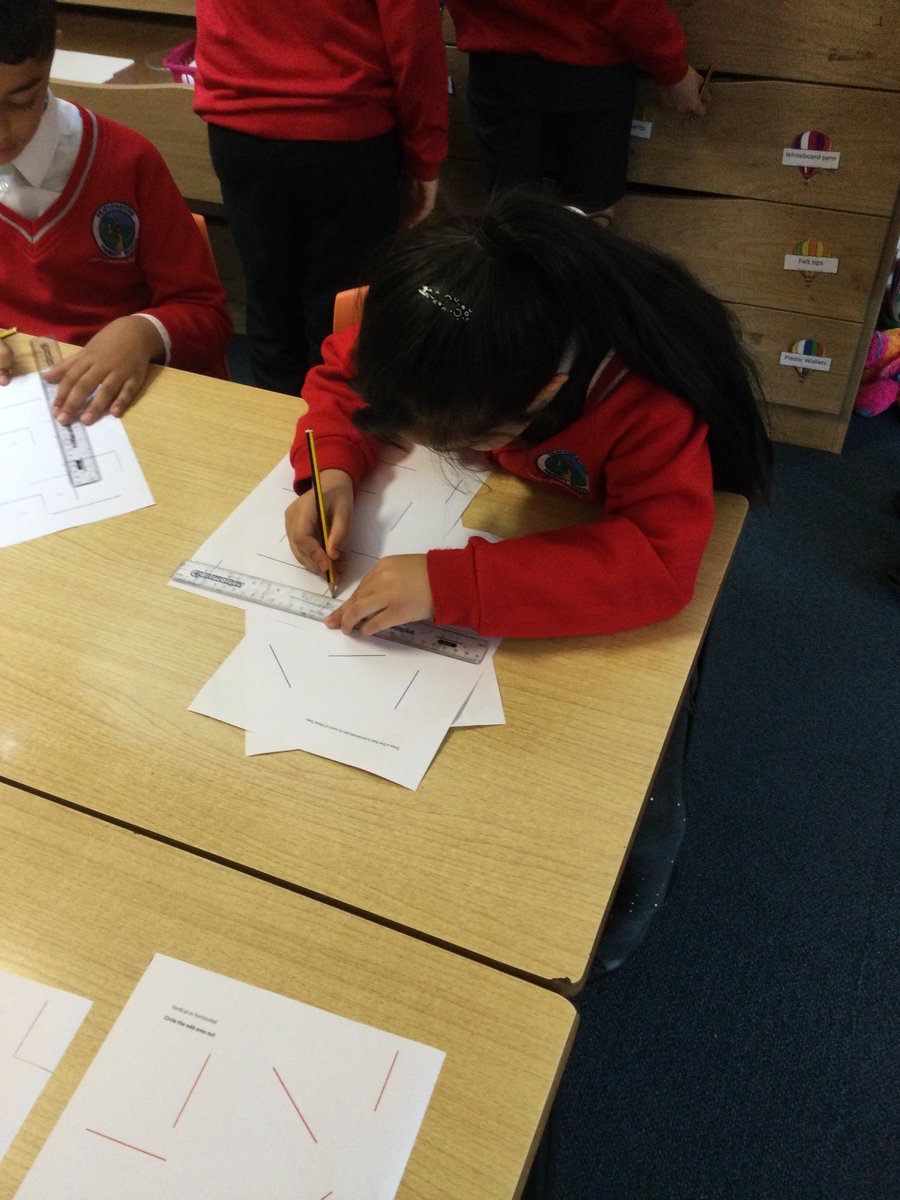 FeatherstoneY3's tweet photo. We are learning all about lines in maths today - horizontal, vertical, parallel and perpendicular! 😀 https://t.co/ryqUhYZGwm