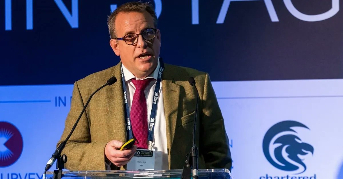 Earth-i CEO Charles Davis sharing on Weds 18th May at #GEOBusiness some of the great #remotesensing &amp; #ai projects how the team leverages the power of #ai to analyse multi-sensor, multi-resolution &amp; multi-operator datasets to create valuable insights. buff.ly/3wkQVbz