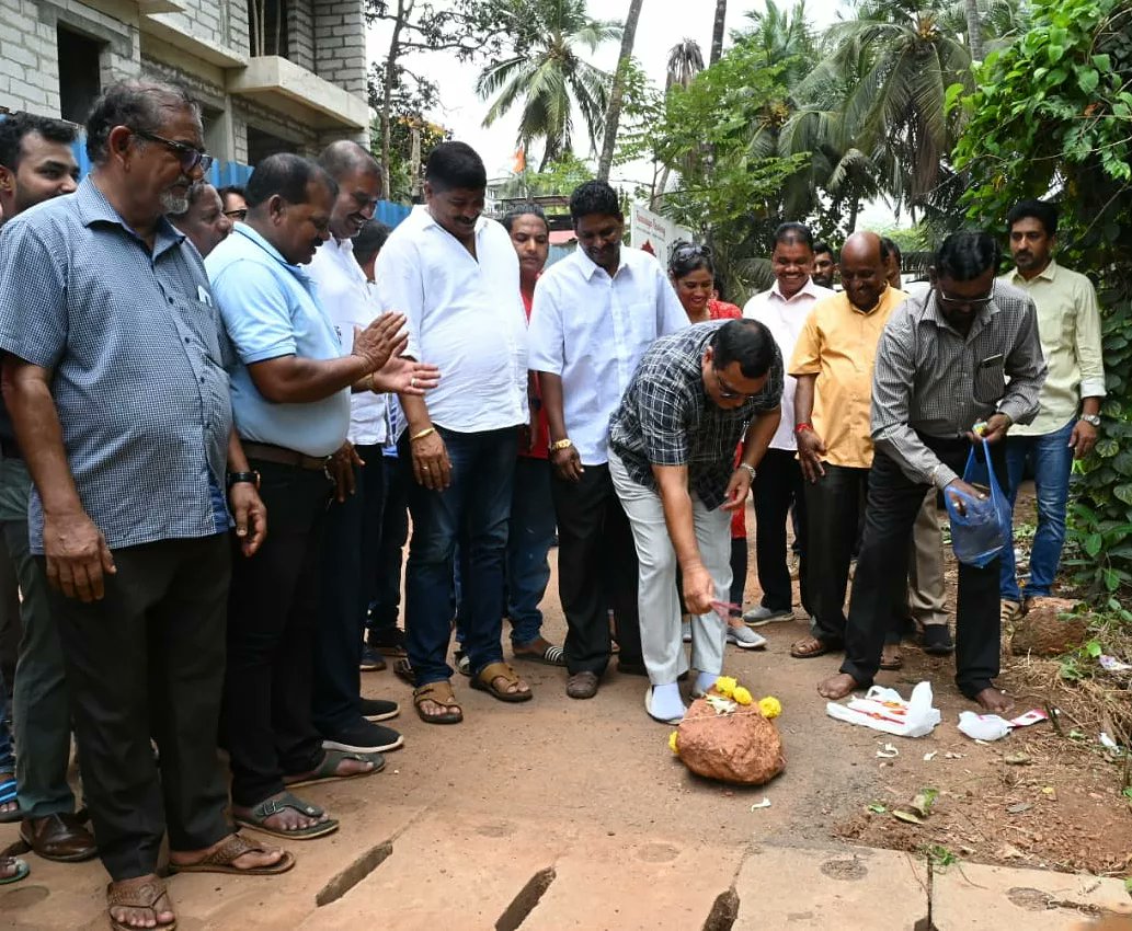 MauvinGodinho's tweet photo. Inaugurated the commencement of #Desilting of #Nullahs at Zorint, Chaferan in #Vaddem. (1/3) https://t.co/rioSqfeENr