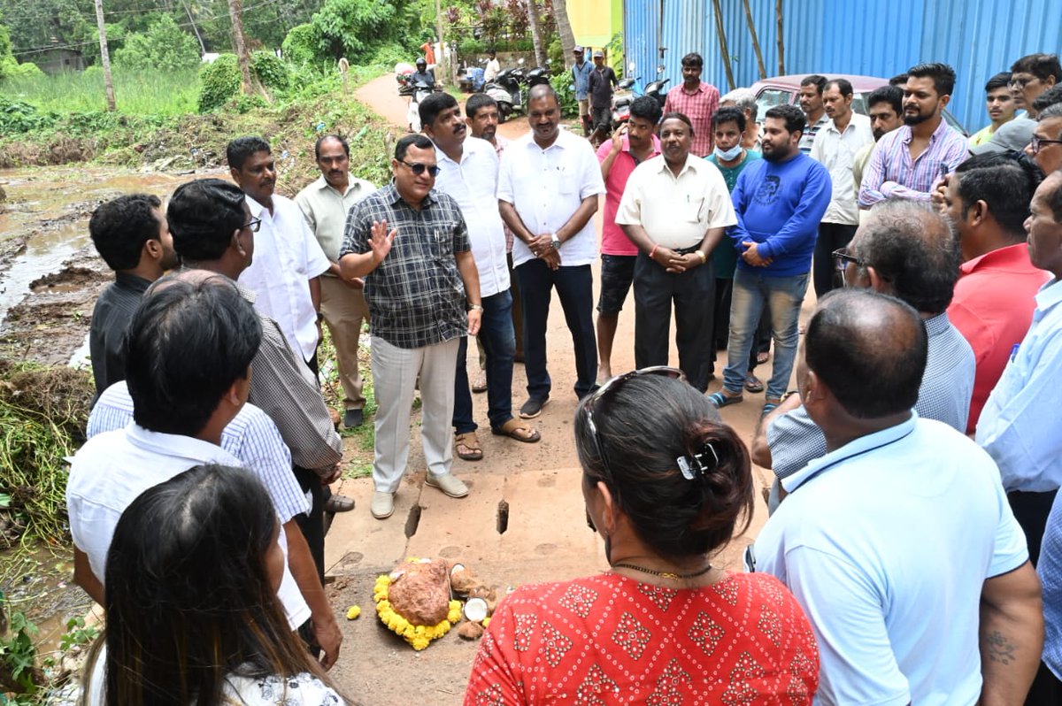 MauvinGodinho's tweet photo. Inaugurated the commencement of #Desilting of #Nullahs at Zorint, Chaferan in #Vaddem. (1/3) https://t.co/rioSqfeENr