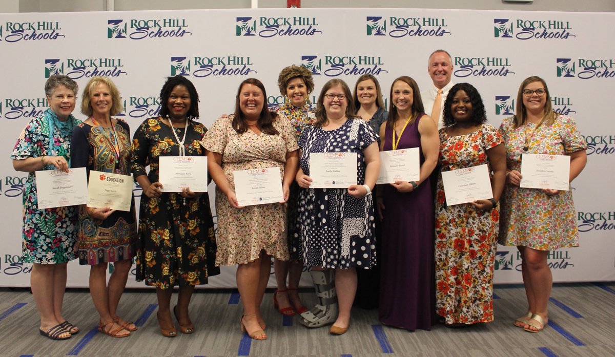 BarbaraFewell's tweet image. Celebrating 11 successful ladies ⁦@RockHillSchools⁩ upon the completion of the RR/EL class! What a ride! ⁦@rrcna_org⁩ ⁦@ClemsonReads⁩ ⁦@ccbates⁩ ⁦@Maryann081153⁩