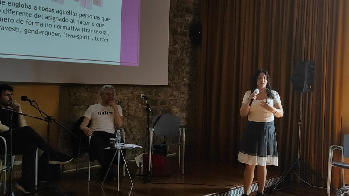 treballsocial1's tweet photo. Per parlar del valor de les #personestrans a les institucions, de l'activisme i de la seva visió com a professional, activista i usuària, comptem amb Lina Mulero, agent de salut de la Unitat de Trànsit de Barcelona. https://t.co/TXihwl9A28