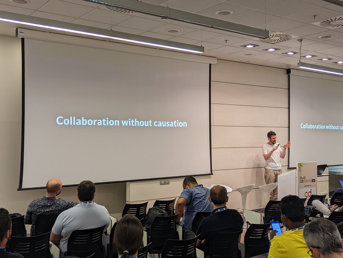 blackchip76's tweet photo. Collaboration without causation with @eriksternerson at #cdeventscon ! https://t.co/e1Sff3qNyD