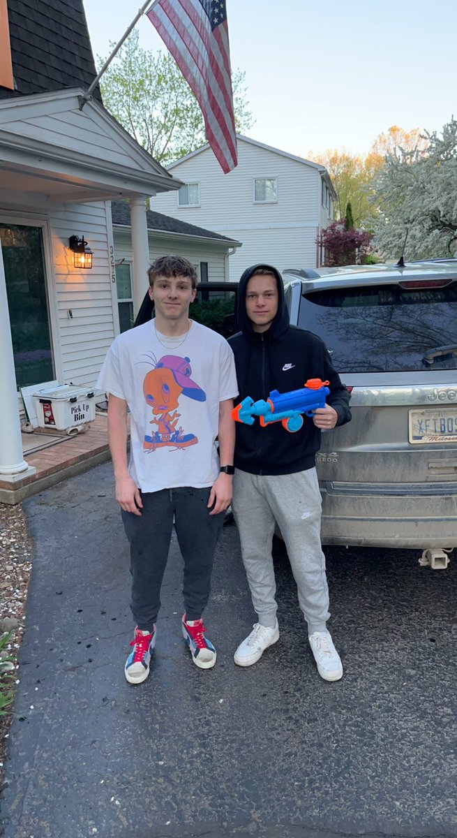 ballsInthePee's tweet photo. Sorry Malinda, your not the only one that can make your boyfriend wet.  @lowaterwars22 @malindabrunk 5-4 PeeIsInYourBalls > TrueSquirters https://t.co/IasFUefcLx