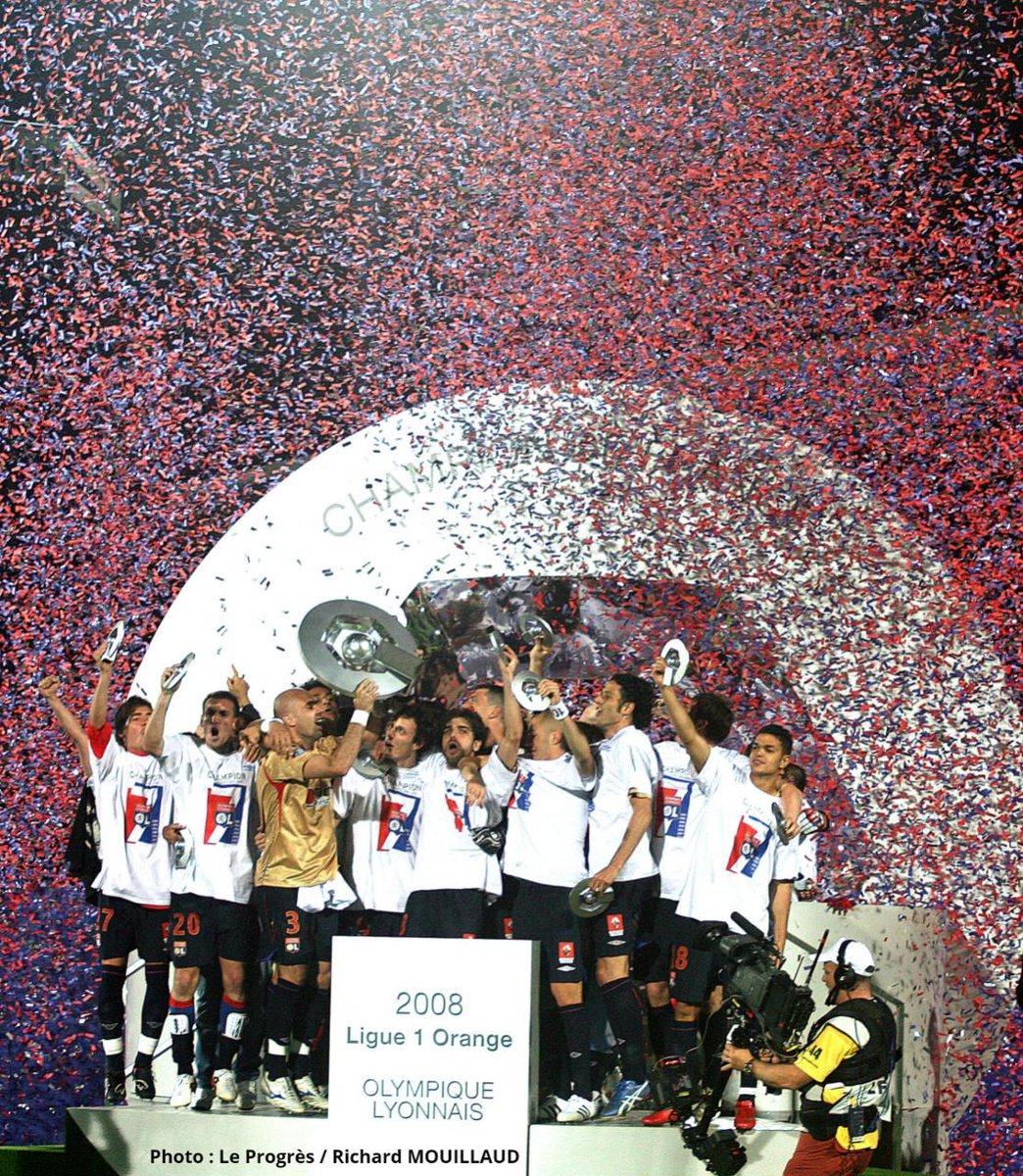 leprogreslyon's tweet photo. #OLRetro | 🏆 Le 17 mai 2008, l'OL remportait son 7e titre de champion de France consécutif ! Encore aujourd'hui, aucun autre club français n'a réussi à réaliser cet exploit 💪 https://t.co/PXJWhMfObr