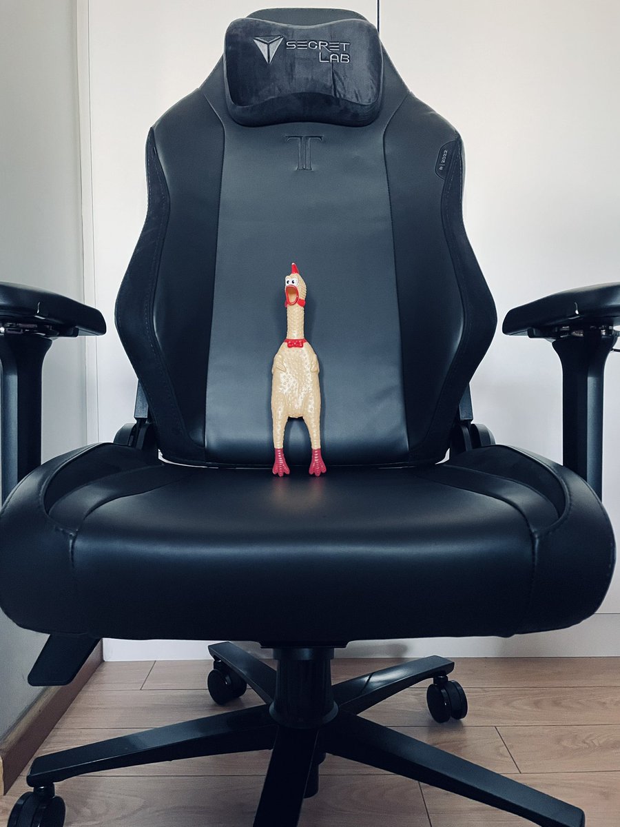 NevinYeo's tweet photo. The almighty #Secretlab https://t.co/ZNisaagyCI