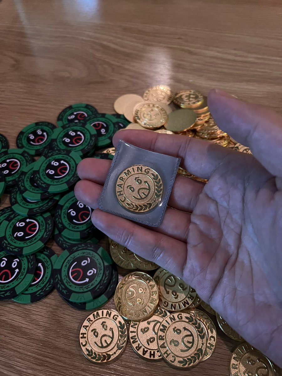 게임코인과 챠밍코인
(교환용)     (한정,교환 및 소장용)