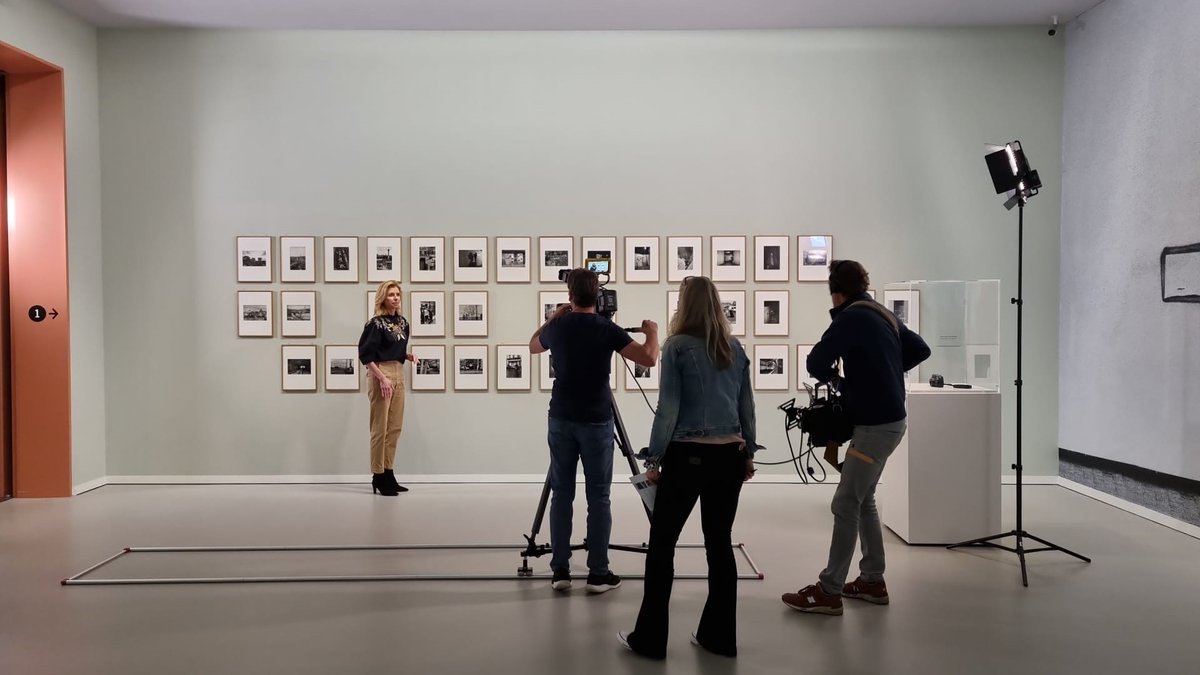 JR: CHRONICLES BIJ 'NU TE ZIEN!' 
Directeur <a href="/mariekeuildriks/">Marieke Uildriks</a> van <a href="/museumJAN/">Museum JAN</a> reisde af naar Groningen om JR: Chronicles te bekijken. 
Vanavond om 21.15 op <a href="/NPO2/">NPO 2</a>. <a href="/avrotros_kunst/">AVROTROS Kunst</a> 
avrotros.nl/nu-te-zien/gem…