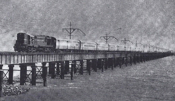 RailPostIN's tweet photo. IR planned on raising speeds of the Rajdhanis to 160 kmph soon after launch. In Sep 1971, a trial run achieved 162 kmph on Delhi - Kanpur route.
As of now, 160 kmph upgrades on Mumbai-Delhi and Delhi-Howrah routes are expected to be complete in 2024. https://t.co/hUgJkm1nRO
