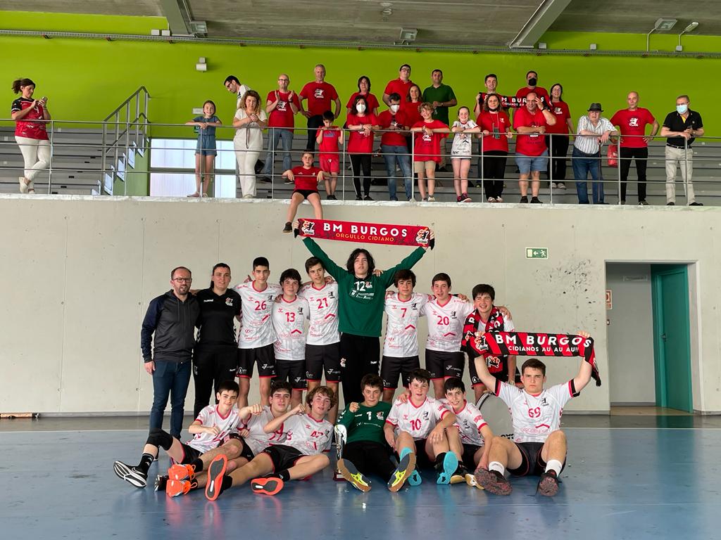CADETE MASCULINO COPA 🥇

🔥🔥🔥

Gran trabajo de Diego Vieira y sus chicos de <a href="/BalonmanoBurgos/">Club Balonmano Burgos</a>, que se proclamaban campeones de la Copa Oro.

¡ENHORABUENA 👏!

#handballkids #cylesbalonmano #balonmano #cidianos #Burgos