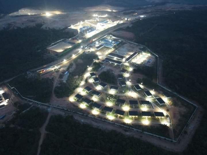 HARDEYRHEMMYMo1's tweet photo. 💥BOOM

Take A Look At Nigeria's First Commercial Gold Mine Processing Plant In Osun State. In February It Began Producing And Shipment.

Nigeria On Track!!!

@GboyegaOyetola is working, Osun is moving.

Oyetola &amp; Alabi Lẹẹkansi ✌️

#ilerioluwaleekansii

#ForABetterOsun https://t.co/n4Oegn8VTH