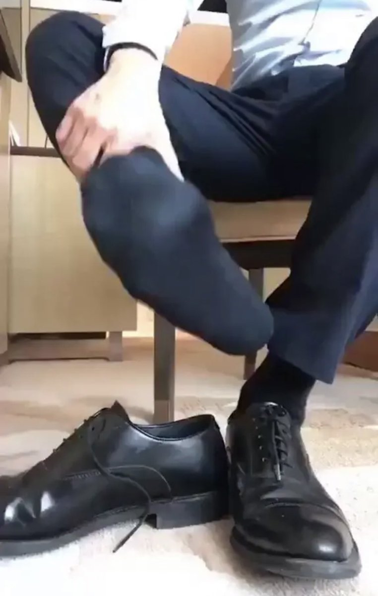 socksandporn's tweet photo. #blacksocks #sheersocks #kneehighsocks #socksfetish #socksporn #executivesocks https://t.co/4QWCgrh56S