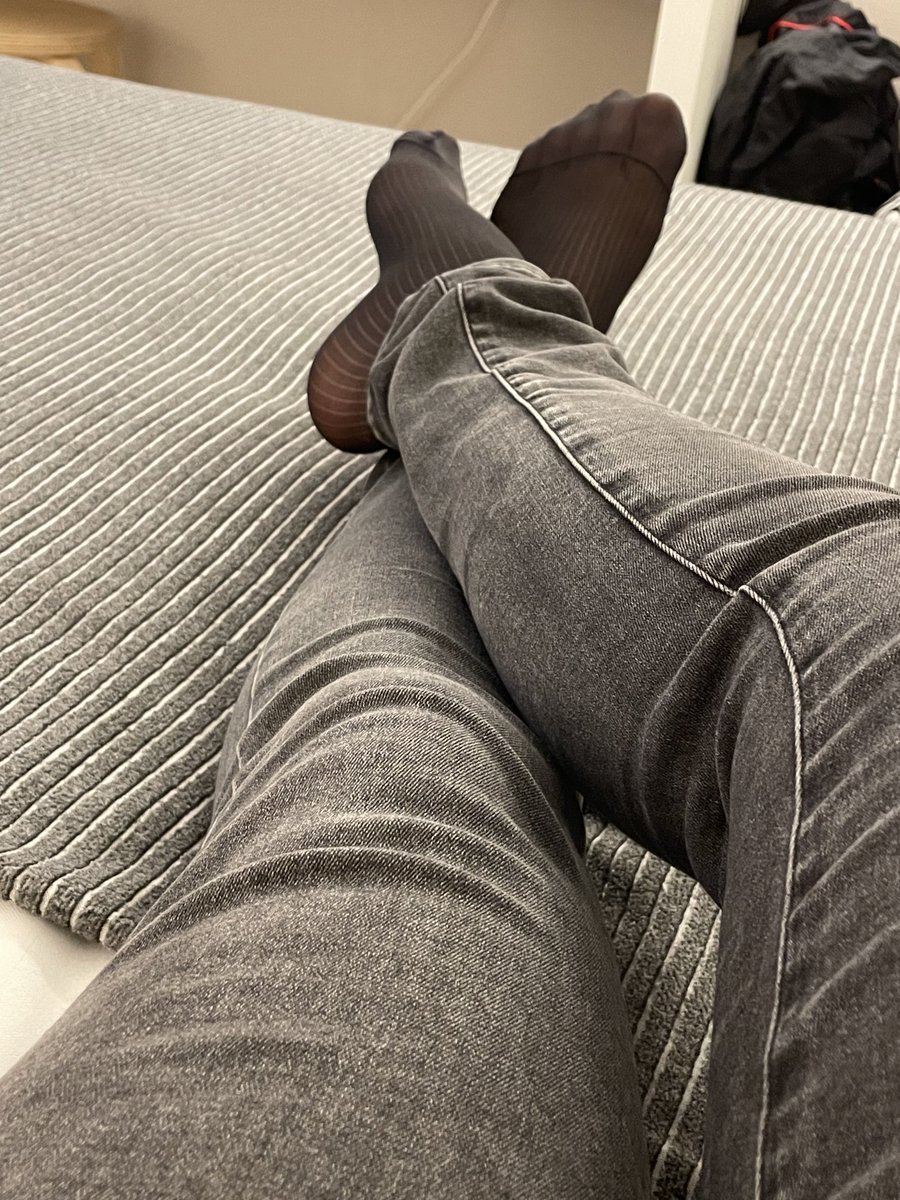 socksandporn's tweet photo. #blacksocks #sheersocks #kneehighsocks #socksfetish #socksporn #executivesocks https://t.co/4QWCgrh56S