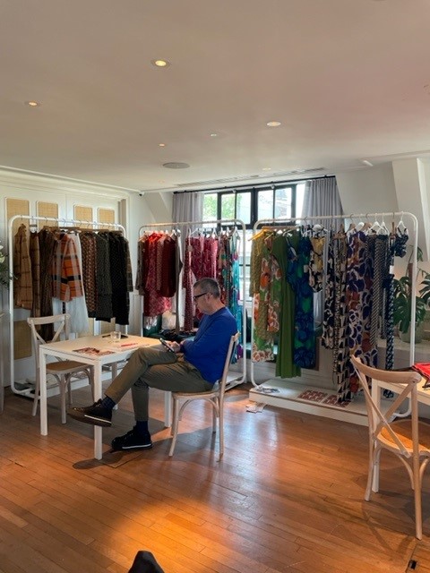 OFECOMELondres's tweet photo. 👋 ¡Ya está aquí SpainFashion Lab!

En este showroom 8⃣ empresas 🇪🇸 presentan sus colecciones en Londres para captar agentes o representantes.

👡 #MIM
👝 @HemperHandmade
👙 @_Dolores_Cortes
👕 #SIYU
👜 #Canussa
👚 @Cyrana_oficial
🧥 @MissingJohny
👗 @SusanaLirola

¡Mucha suerte! https://t.co/SQmK3tYEpc