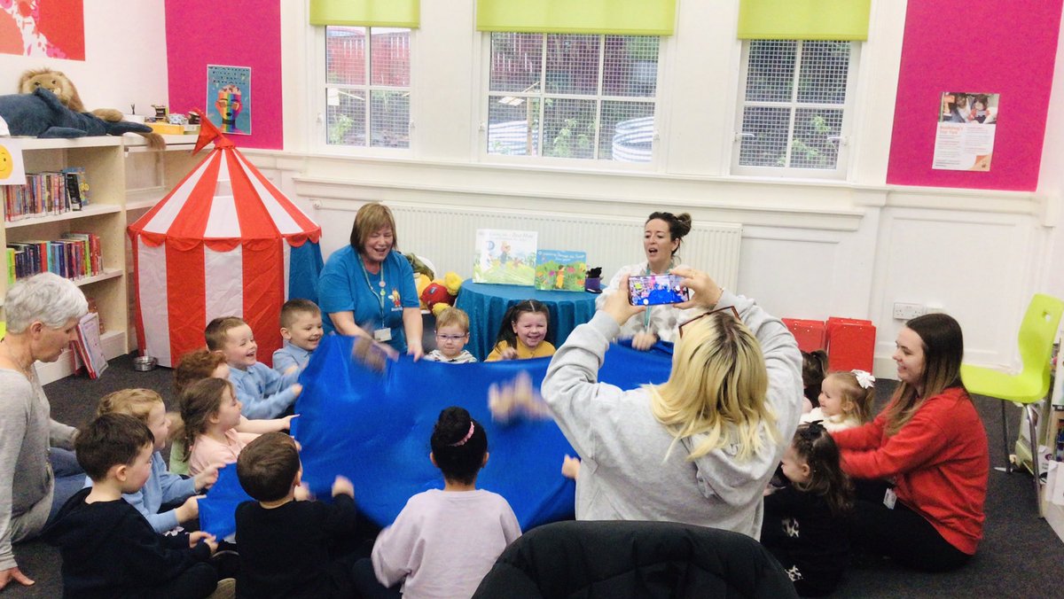 InverclydeLibs's tweet photo. Little Explorers from @BluebirdFCentre went on a π journey to South West Library to join #Bookbug for stories, songs, rhymes and a mini π» hunt! ππΆ
#BookbugWeek #BookbugWeekInInverclyde #BookbugsLittleExplorers https://t.co/dM8cxTmWWH