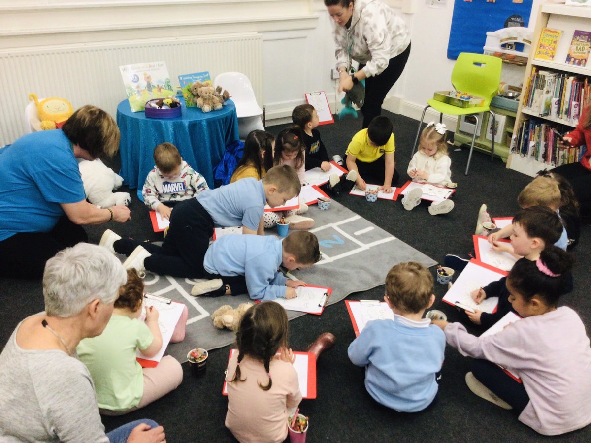 InverclydeLibs's tweet photo. Little Explorers from @BluebirdFCentre went on a π journey to South West Library to join #Bookbug for stories, songs, rhymes and a mini π» hunt! ππΆ
#BookbugWeek #BookbugWeekInInverclyde #BookbugsLittleExplorers https://t.co/dM8cxTmWWH