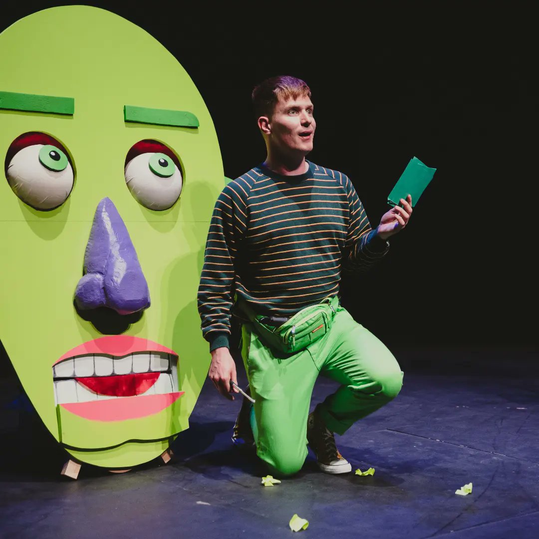 my dark spoken-word comedy opens tonight <a href="/TRPlymouth/">Theatre Royal Plymouth</a> it's called Facial, it's all about faces &amp; it's got my face in it. Plus a big green one x

#Plymouth #theatre #comedy #poetry #facesssss

theatreroyal.com/whats-on/solo-…