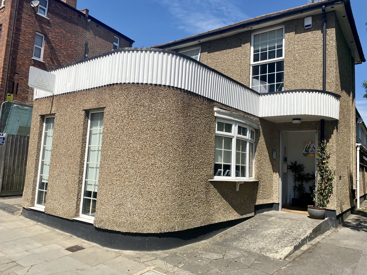aashna_uk's tweet photo. What a gorgeous day. Aashna is looking particularly gorgeous today 🌈 #therapistsconnect #aashnaplus #love #sunshine #healingspace #community #barnet #london https://t.co/djjw5Fi7yM