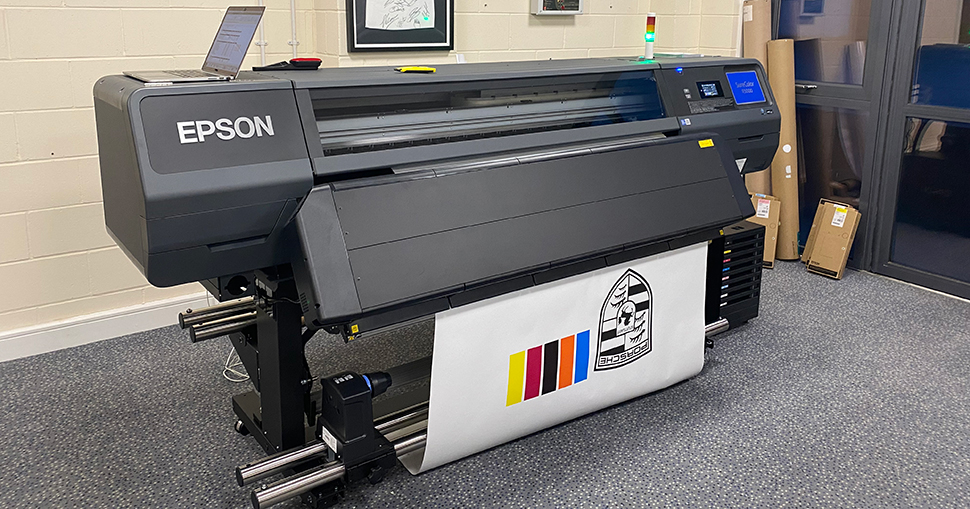 LFRnews's tweet image. Fleet Livery Solutions installs Epson SureColor SC-R5000 
Read full story at lfr.news/39yBPGA

.@EpsonUK @fls_ltd 

#EpsonUK #flsltd #printerinstall #resinprinter #printindustry