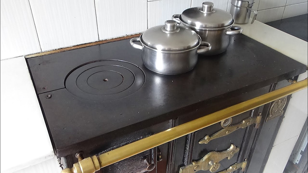 Tienes una cocina de #leña ? Tanto para las modernas sofisticadísimas como para las clásicas de toda la vida, nosotros te podemos fabricar un cubre cocina a medida. No dudes en consultarnos!! 👍decortapa.com