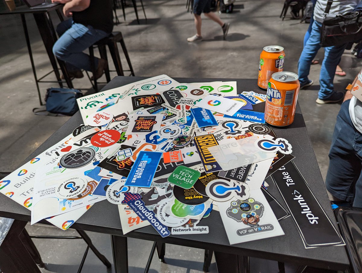 Thefluffysysop tweet media