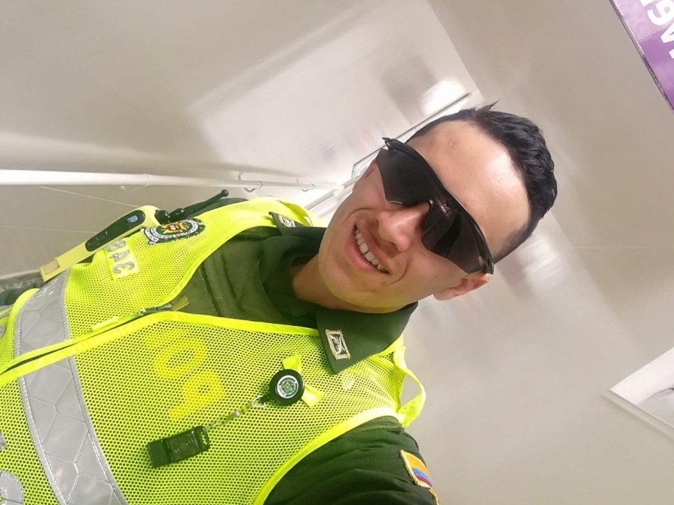 GodoyShaanti's tweet photo. SI fui policía durante 7 años. Nunca lo he negado. Hace 2 años en medio de la brutalidad policial #21N fui uno de los tantos seres humanos que NO aceptamos la Violacion de Derechos Humanos y Renuncie
Hoy apoyo a @petrogustavo 
#PetroPresidenteEnPrimeraVuelta y #FranciaMarquez https://t.co/ZX0apIl90r