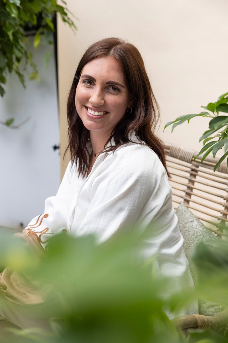 Pullposition's tweet image. Maak kennis met onze nieuwe Communicatie Specialist, Nikki van Luijk. Als echte Westlandse heeft zij in haar jongere jaren veel tijd doorgebracht in de kas. Nu bij Pull wilt zij haar kennis en creativiteit inzetten om onze klanten in de groene sector te laten groeien! 🌸🍃