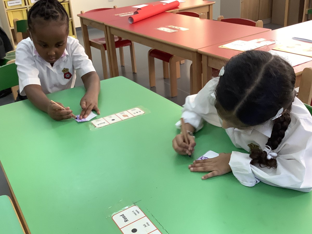 RGSGQ_Yearone's tweet photo. Today we have been finding a quarter of shapes in maths. https://t.co/pROMrLiUmP