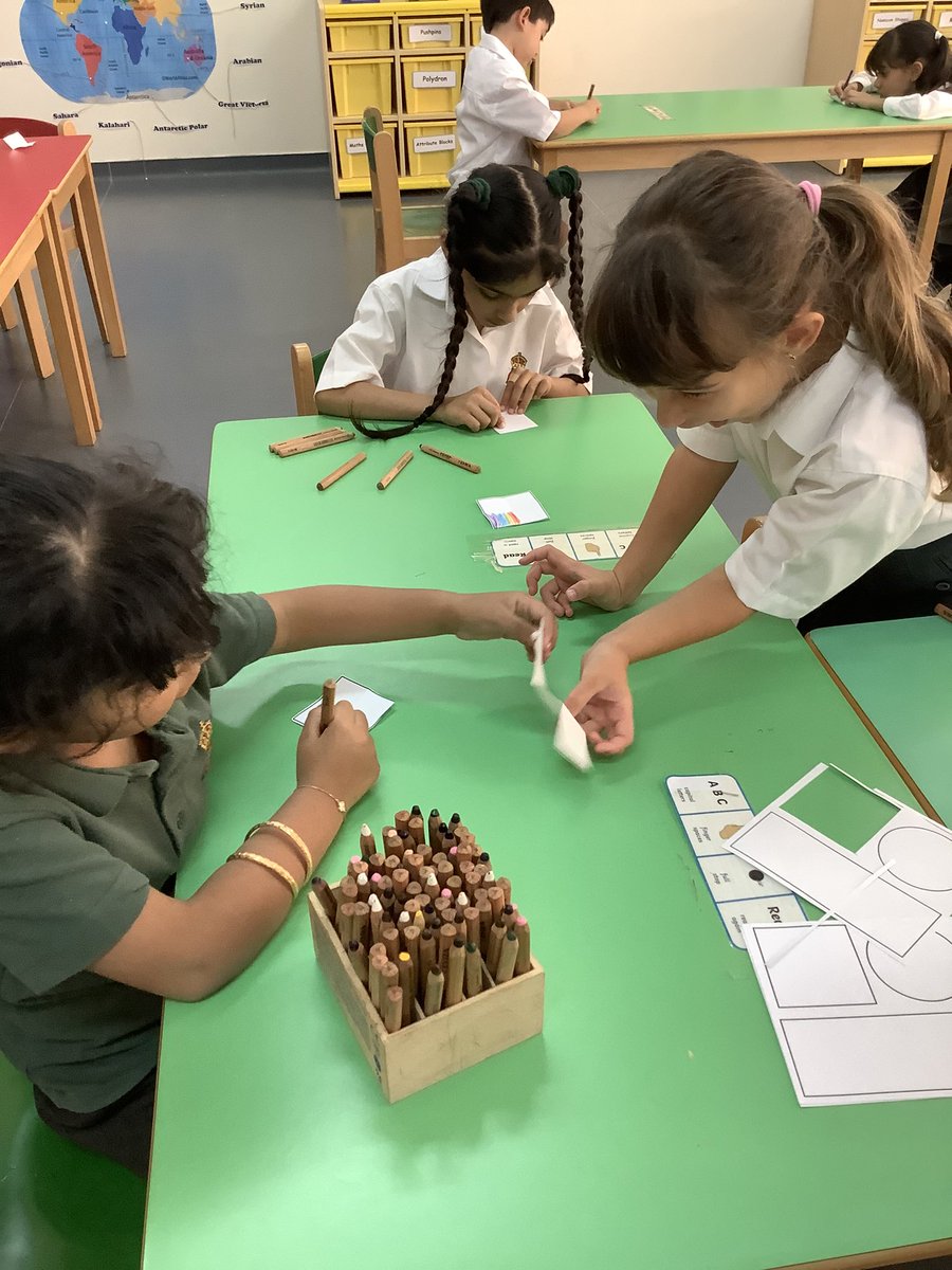 RGSGQ_Yearone's tweet photo. Today we have been finding a quarter of shapes in maths. https://t.co/pROMrLiUmP