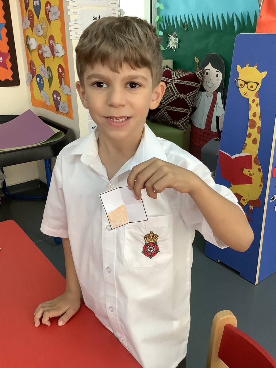 RGSGQ_Yearone's tweet photo. Today we have been finding a quarter of shapes in maths. https://t.co/pROMrLiUmP