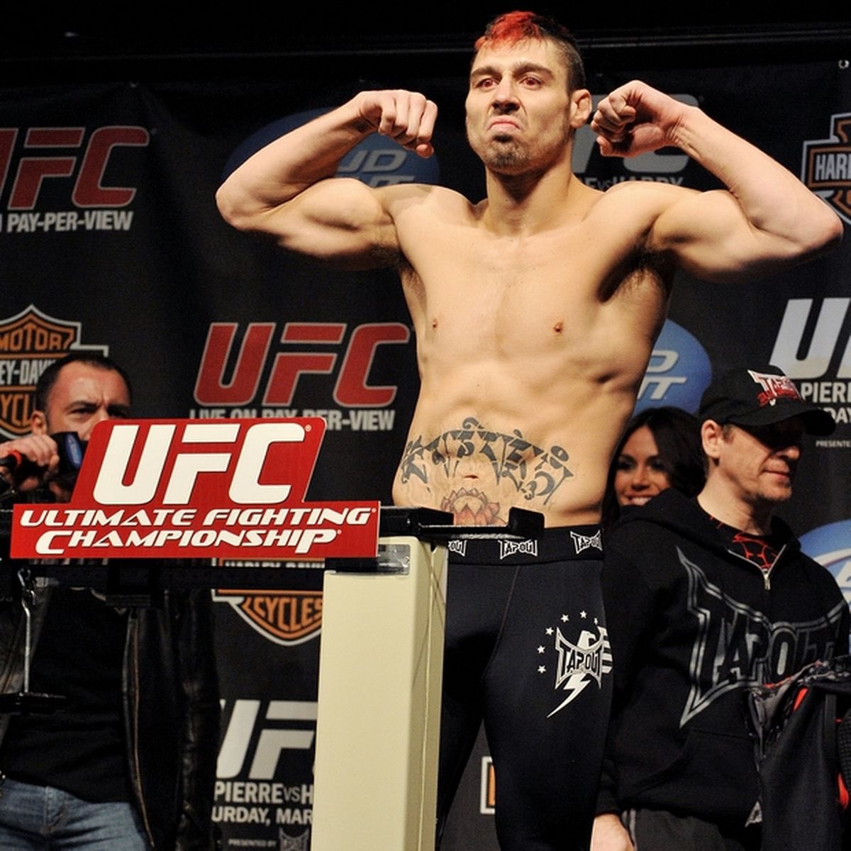  Happy 40th birthday to MMA fighter turned analyst Dan Hardy!  