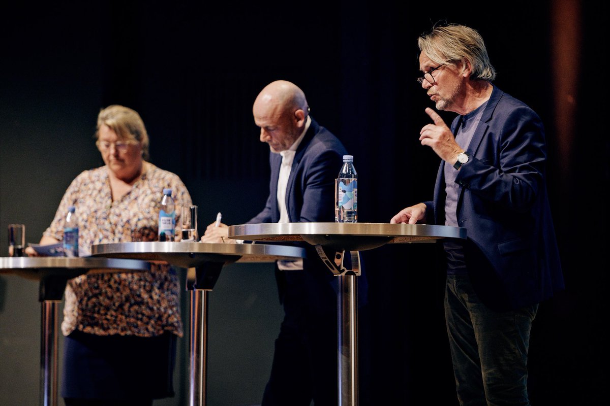AleksandraBeck's tweet photo. .Så er @kommunerne’s Børn &amp; Unge Topmøde netop afsluttet. To dage fyldt med debat, viden og input til at udvikle de kommunale tilbud som 1.2 mio børn og unge hver dag møder. Også afsluttet med et ungeudspil fra KL.Tak til alle, der var med! #kompoldk #butm2022 #skolechat #bhvchat https://t.co/3xQQ3CJo8x