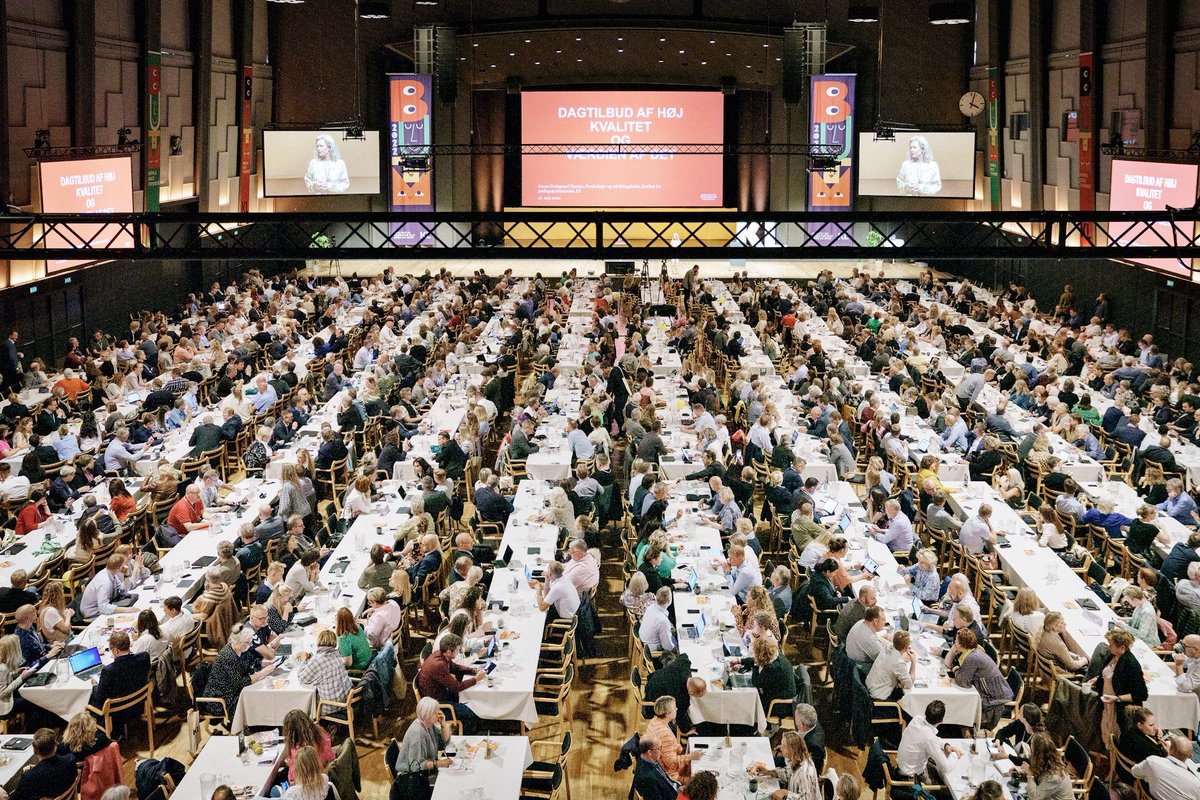AleksandraBeck's tweet photo. .Så er @kommunerne’s Børn &amp; Unge Topmøde netop afsluttet. To dage fyldt med debat, viden og input til at udvikle de kommunale tilbud som 1.2 mio børn og unge hver dag møder. Også afsluttet med et ungeudspil fra KL.Tak til alle, der var med! #kompoldk #butm2022 #skolechat #bhvchat https://t.co/3xQQ3CJo8x