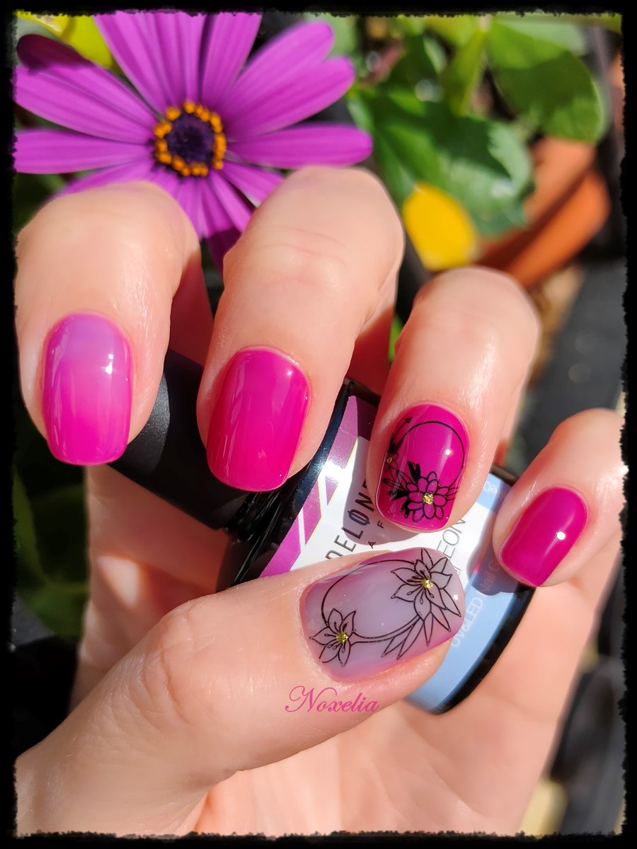 NoxeliaNB's tweet photo. Hola chicas! Nueva manicura con un esmalte térmico de gel de la marca modelones. Si queréis saber todos los detalles y ver mas fotos pasarse por el blog: https://t.co/xnAx1dDbT9 https://t.co/OKjnMuNqmf