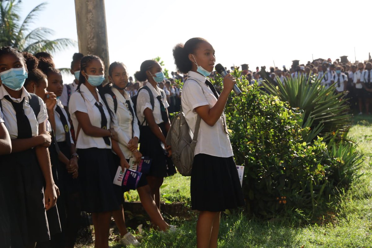UNFPAMadagascar's tweet photo. Thks to a training on #GenderBasedViolence, during a #GirlsCamp in March, students of 'Lycée Jacques Rabemananjara' in Toamasina🇲🇬 are raising awareness among peers to prevent all forms of violence.
🤝A Partnership btw #ParcIvoloina & the school w/ support from #MinPop & @UNFPA https://t.co/23jYJ8vbAT