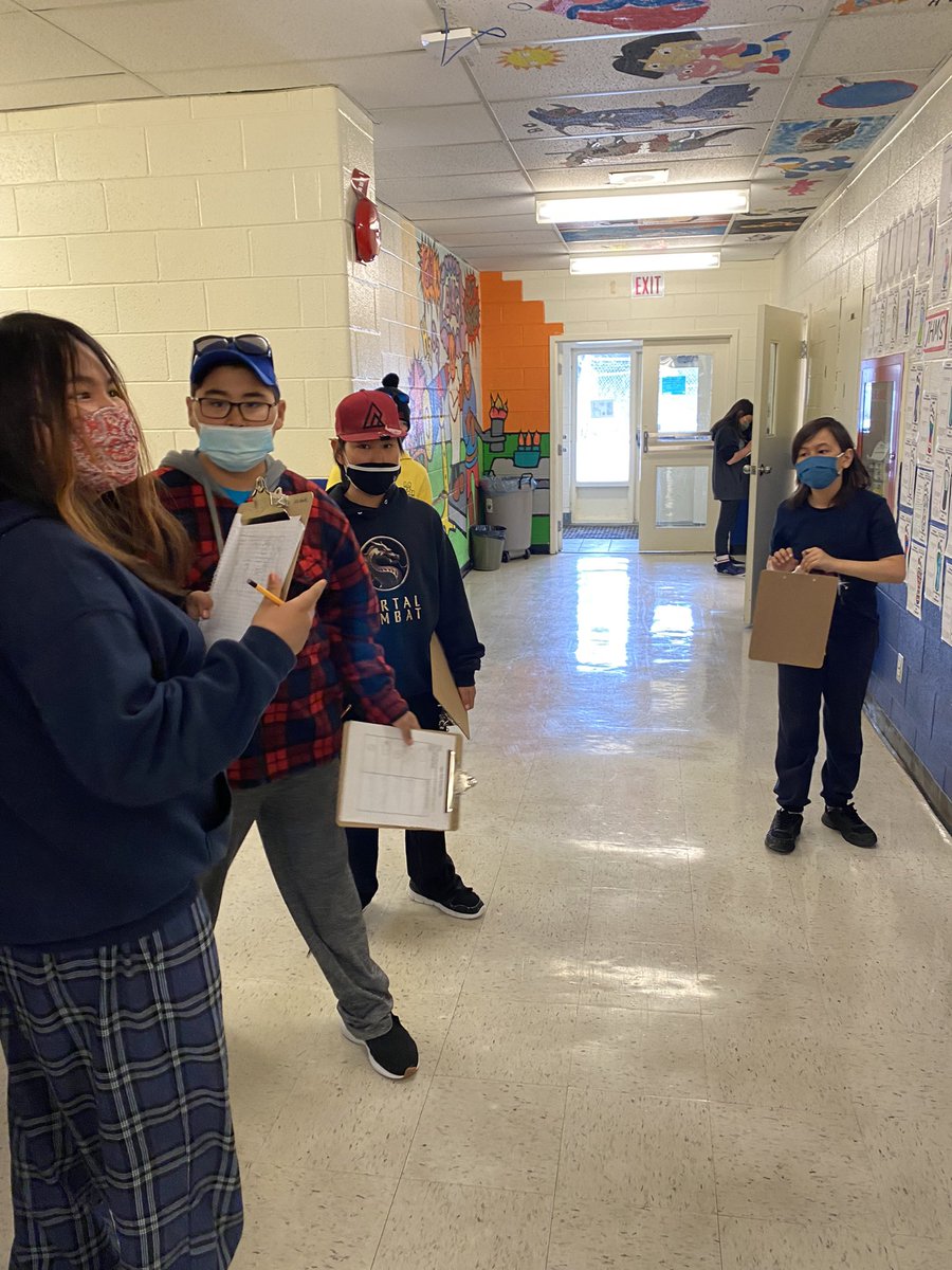 TerriWhiteGr6's tweet image. Angle walk through the school! #identifyingangles #drawingangles @jens_haven